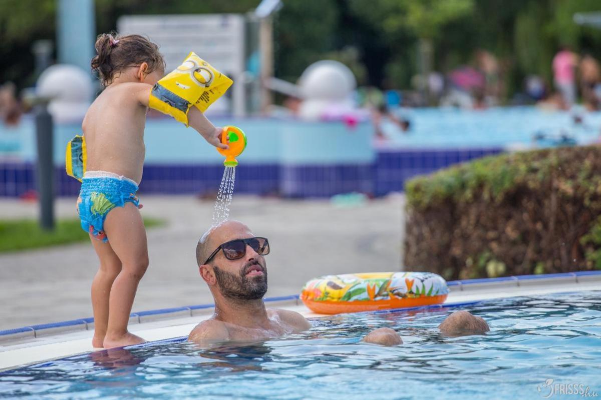 Holiday In Gyula Bagian luar foto